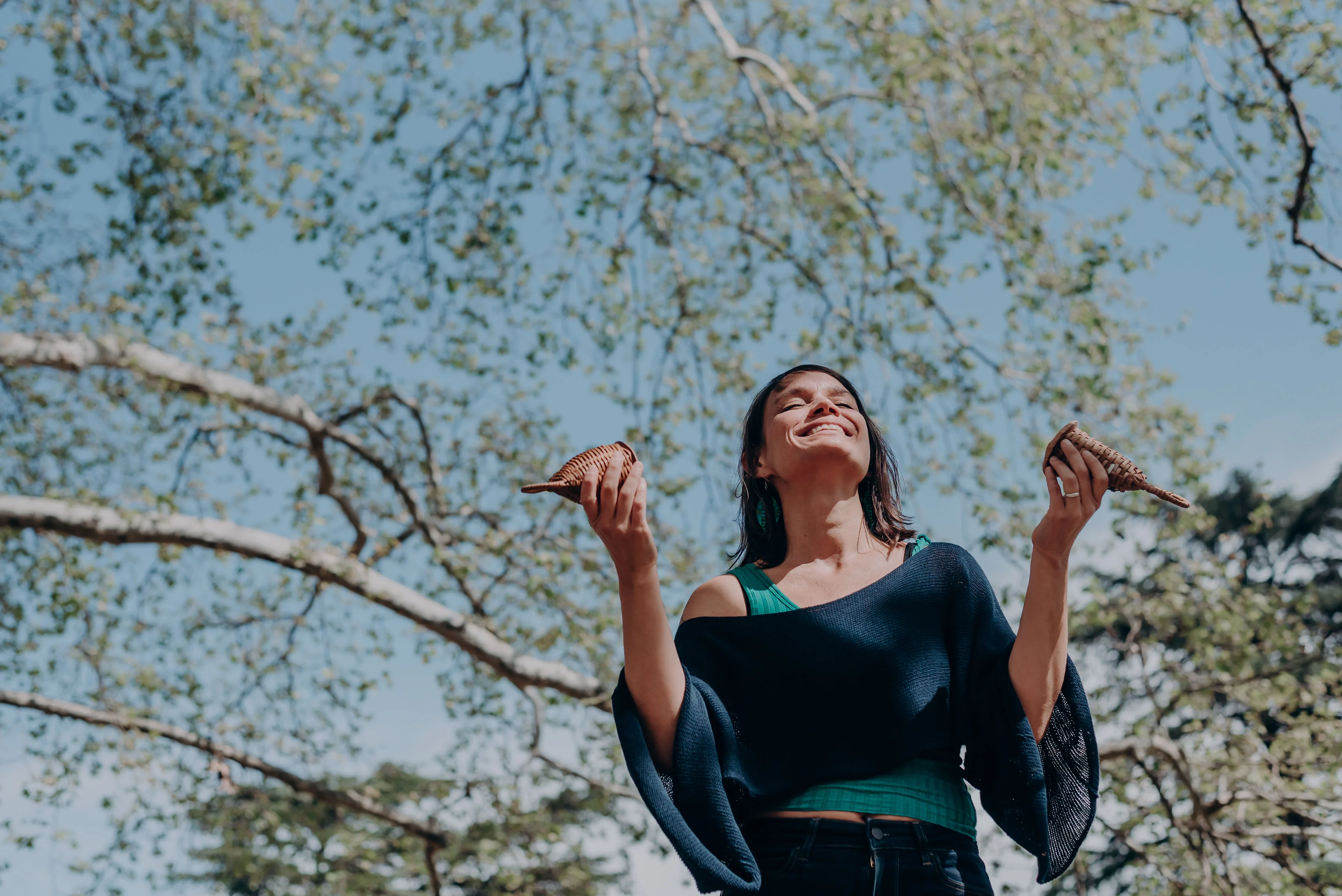 Mishka Adams — Clases de canto particulares, percusión para cantantes y ensambles vocales